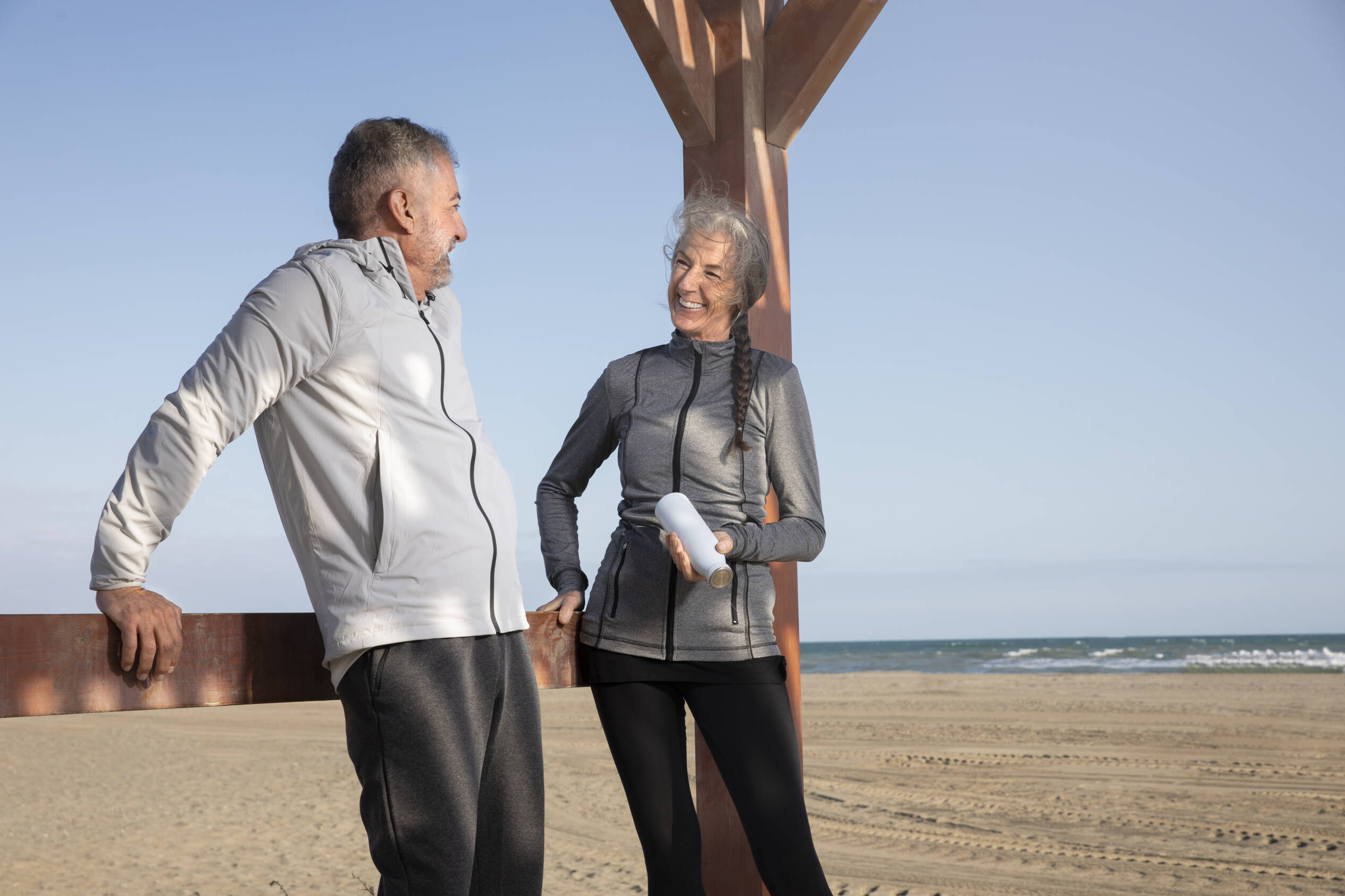Man and woman catching up